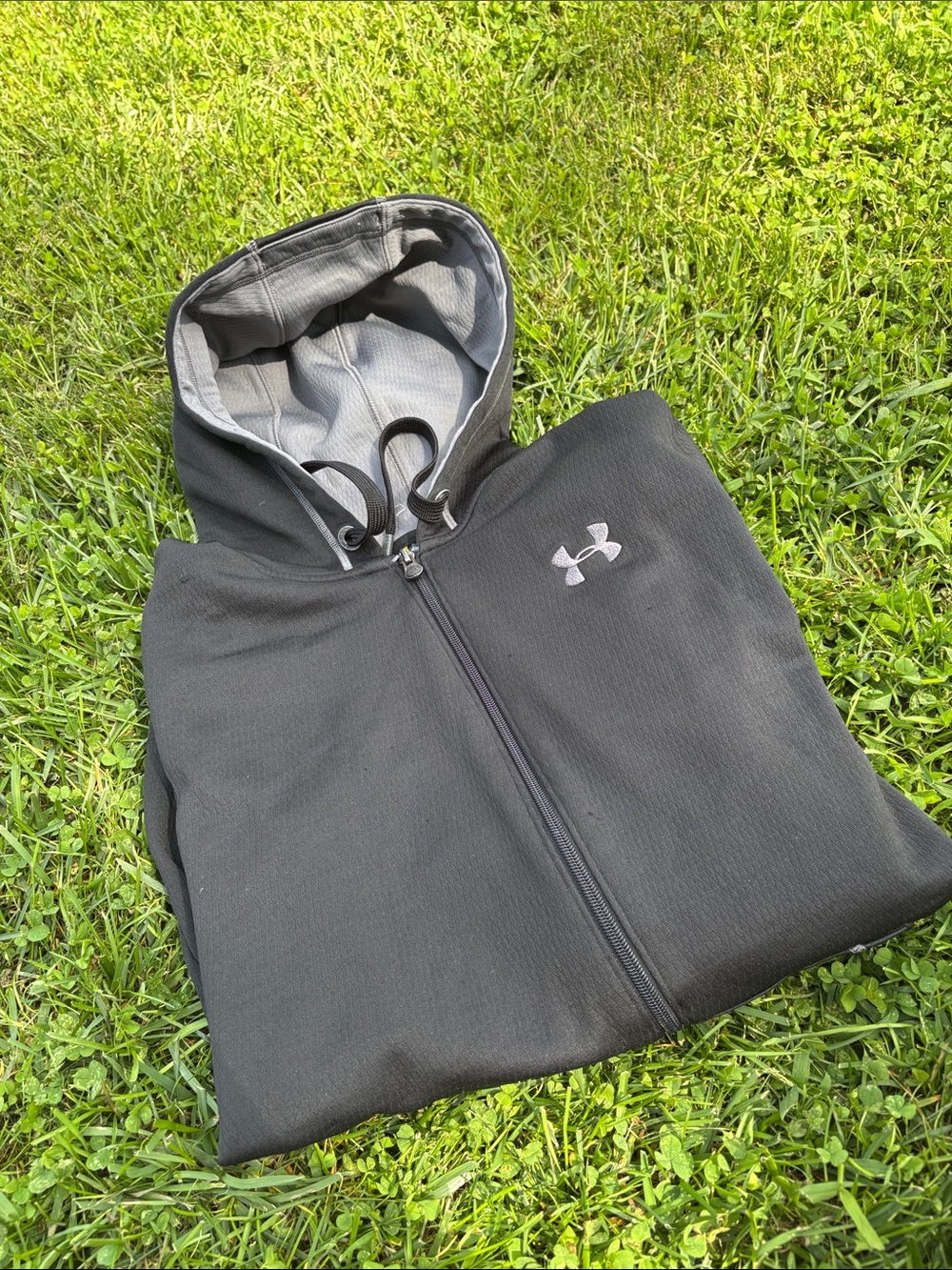 Under Armour Men’s Black Zip-up Hoodie